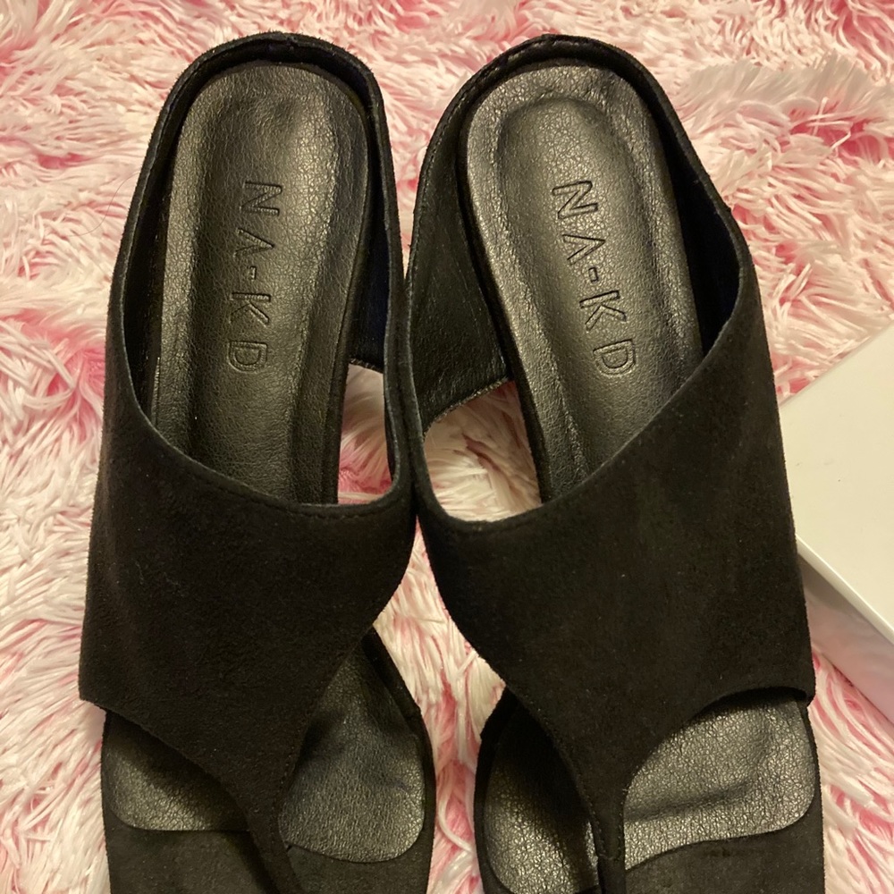 NA-KD Asymmetric Toe Strap Sandals